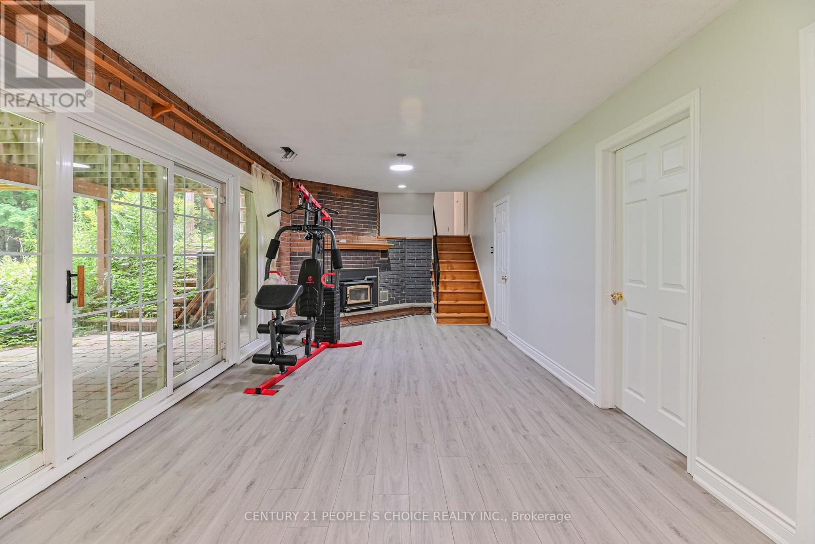 8 GLENN COURT - 40