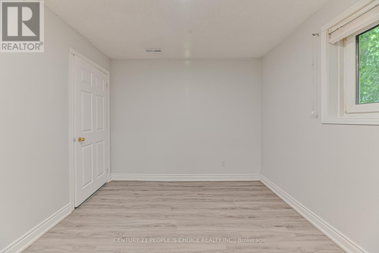 8 GLENN COURT - 43