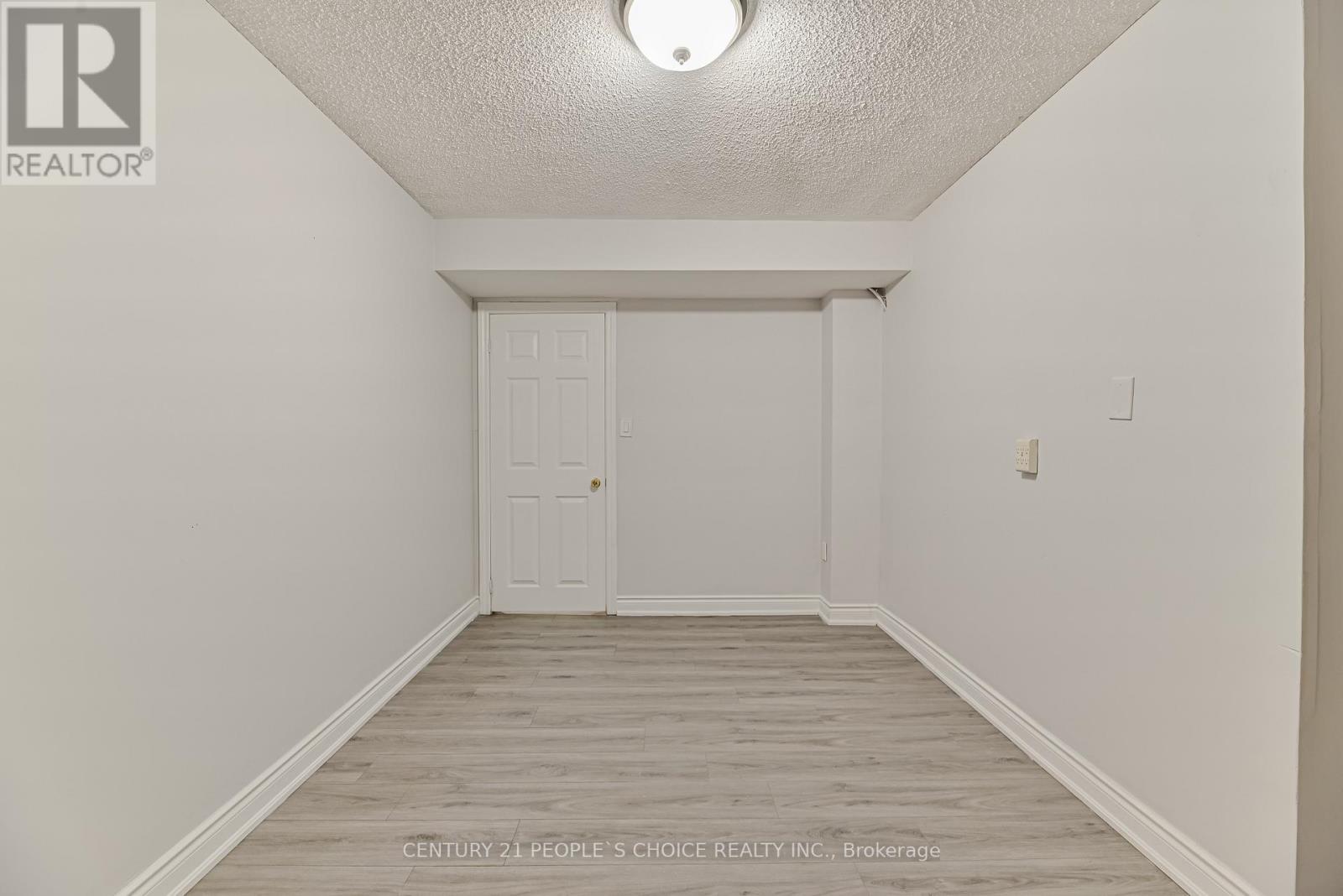 8 GLENN COURT - 45