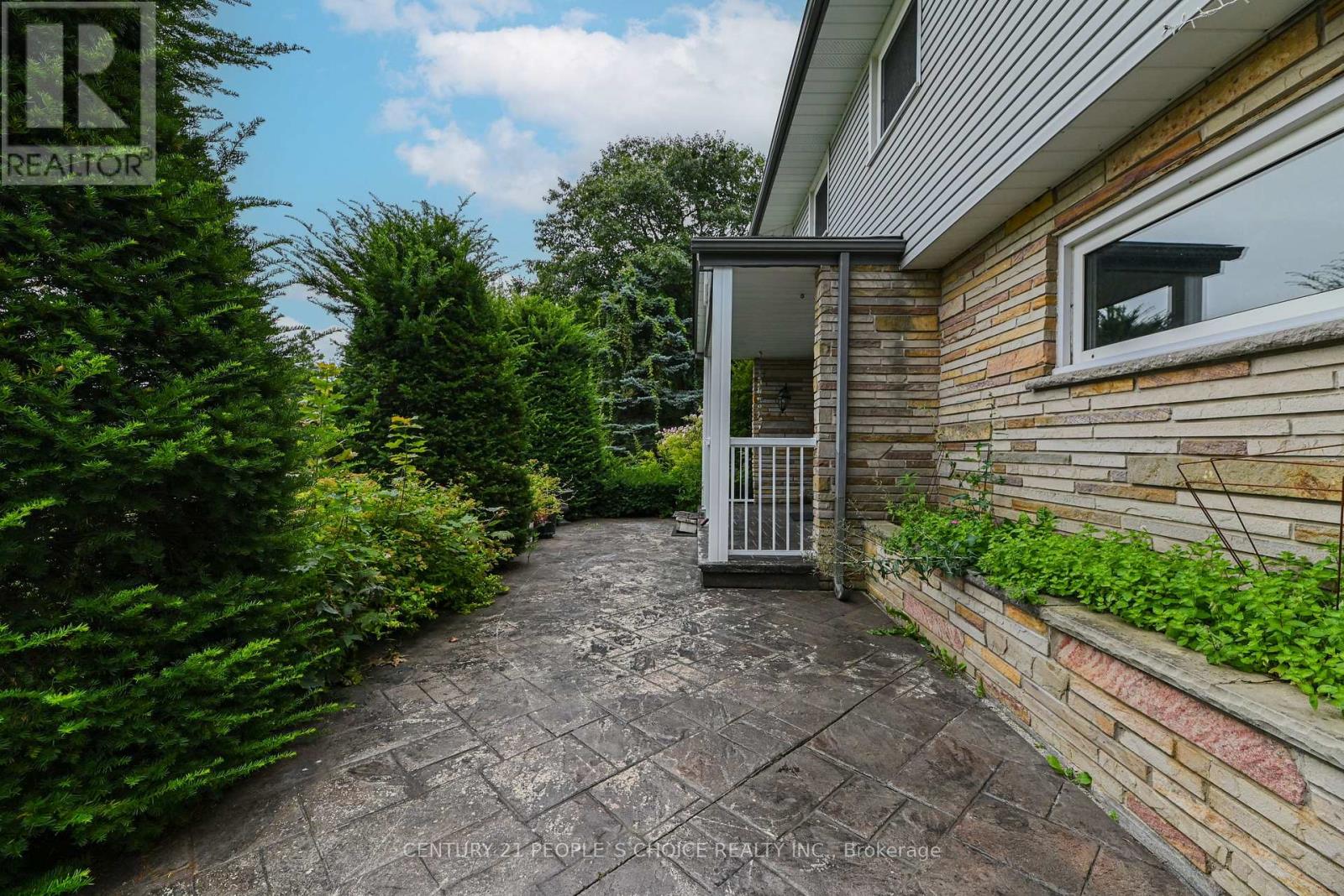 8 GLENN COURT - 6