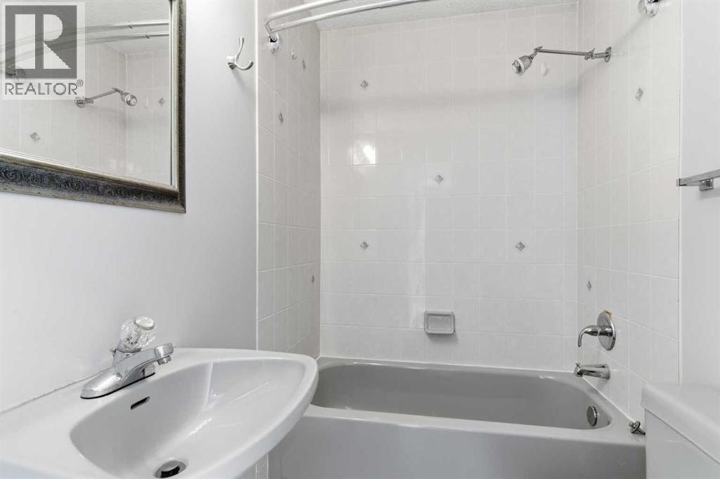 Single Family House for Sale in   Avenue NE Winston Heights/Mountview Calgary 