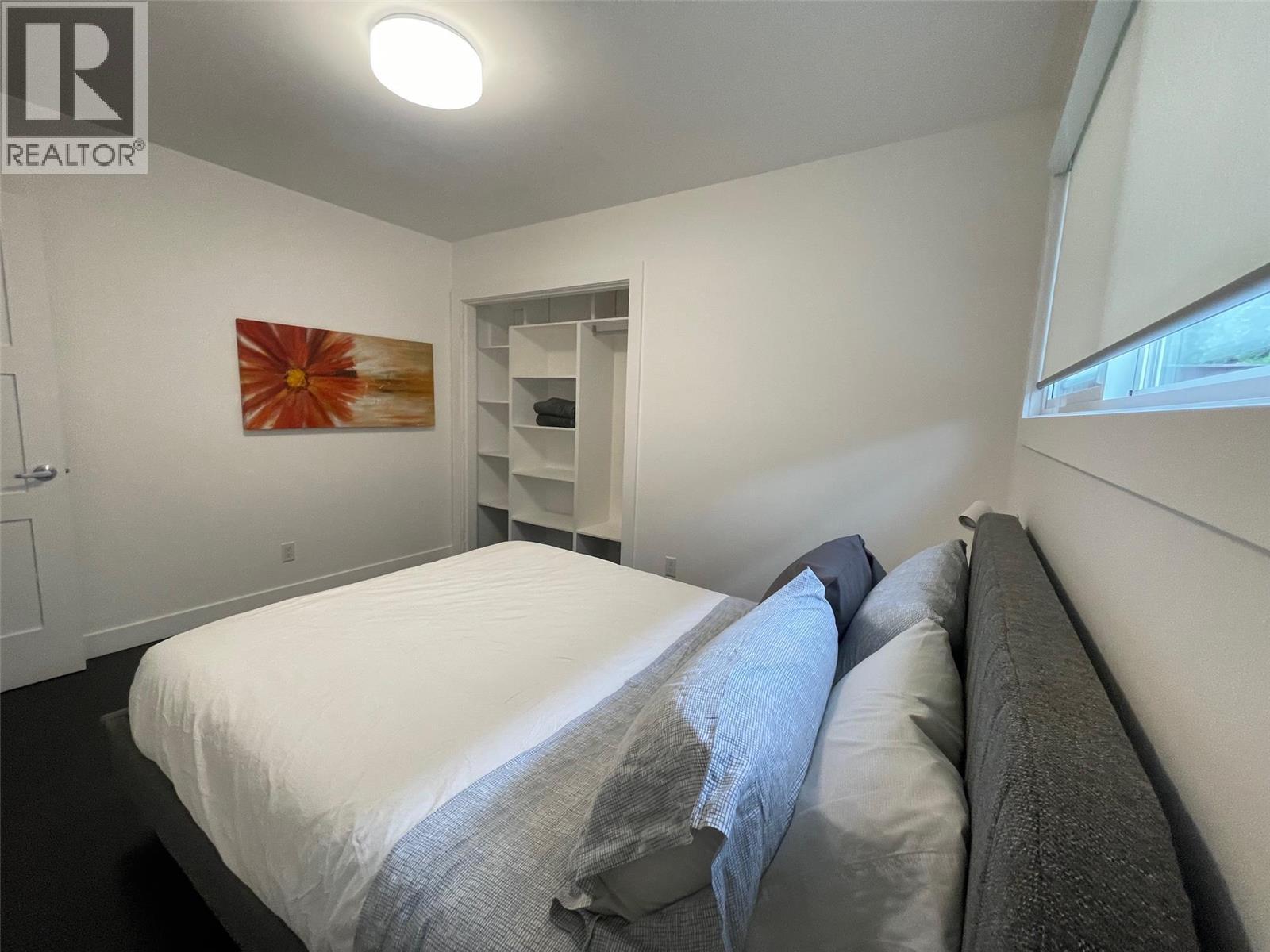 751 + 753 Martin Avenue N - 11