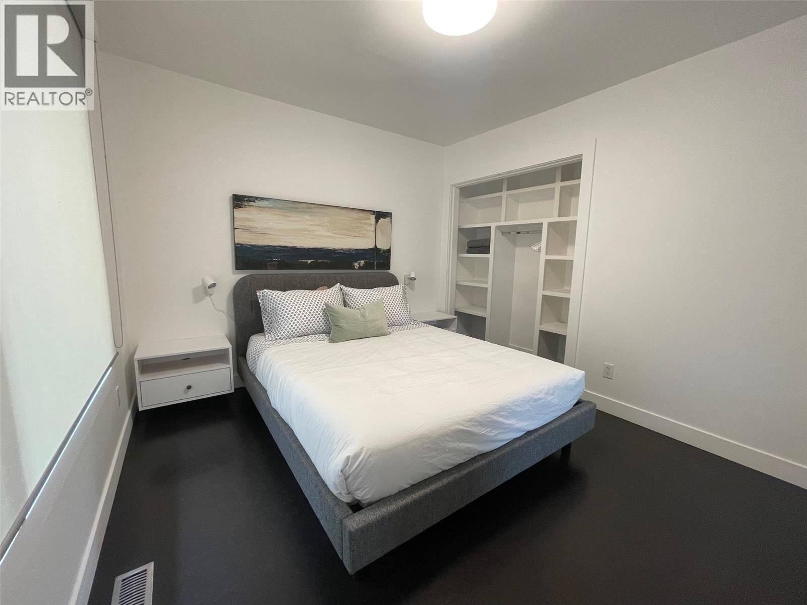 751 + 753 Martin Avenue N - 12