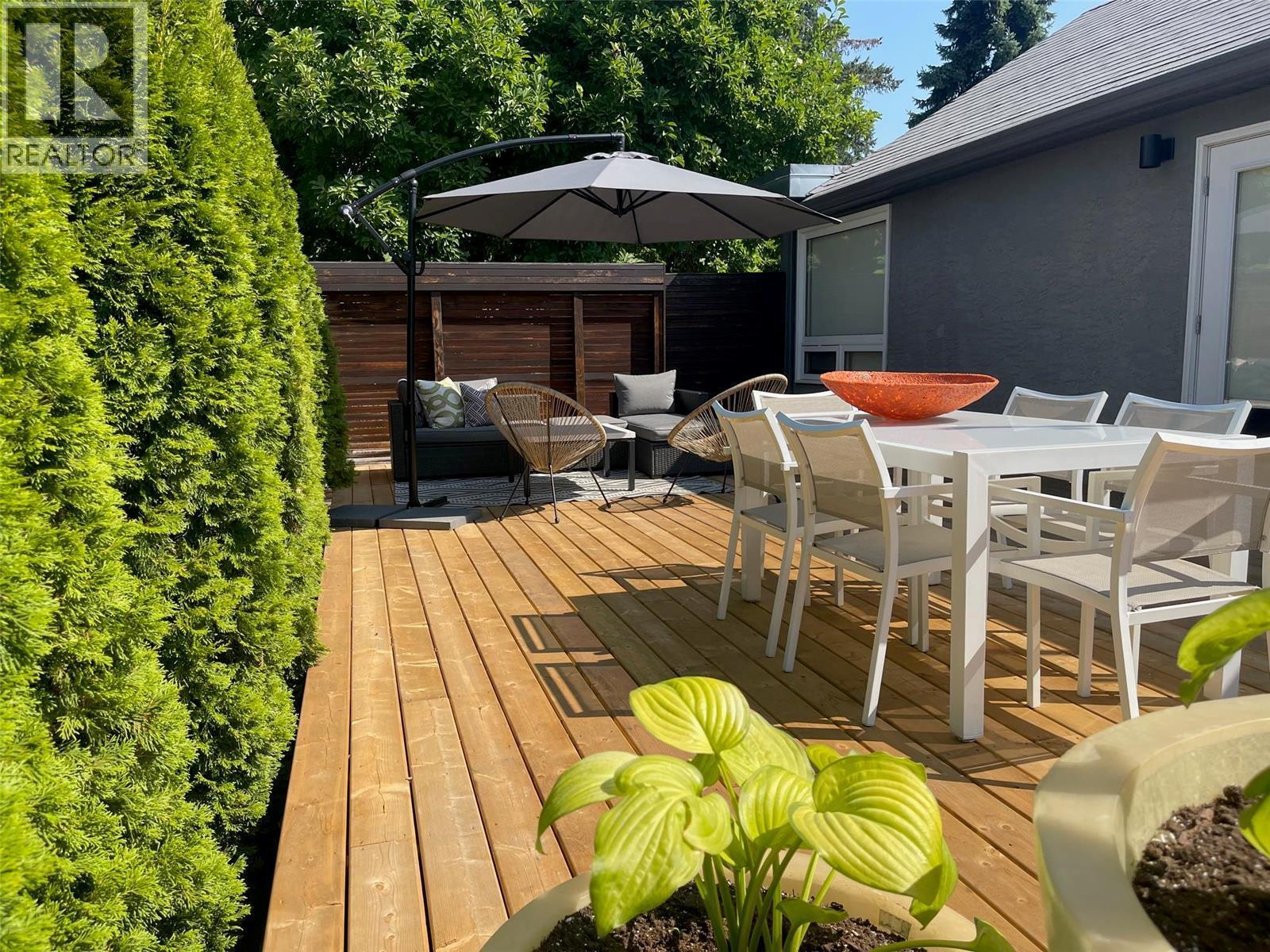 751 + 753 MARTIN AVENUE N - 21