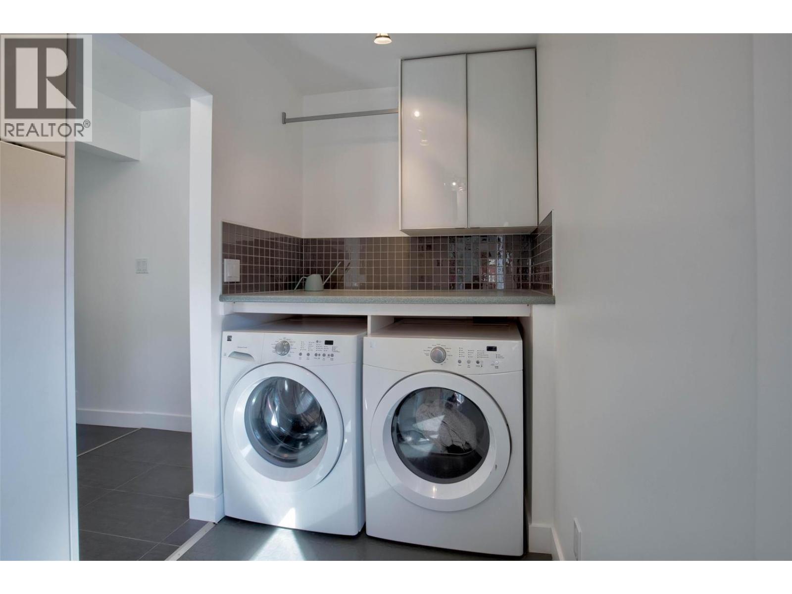 751 + 753 Martin Avenue N - 13