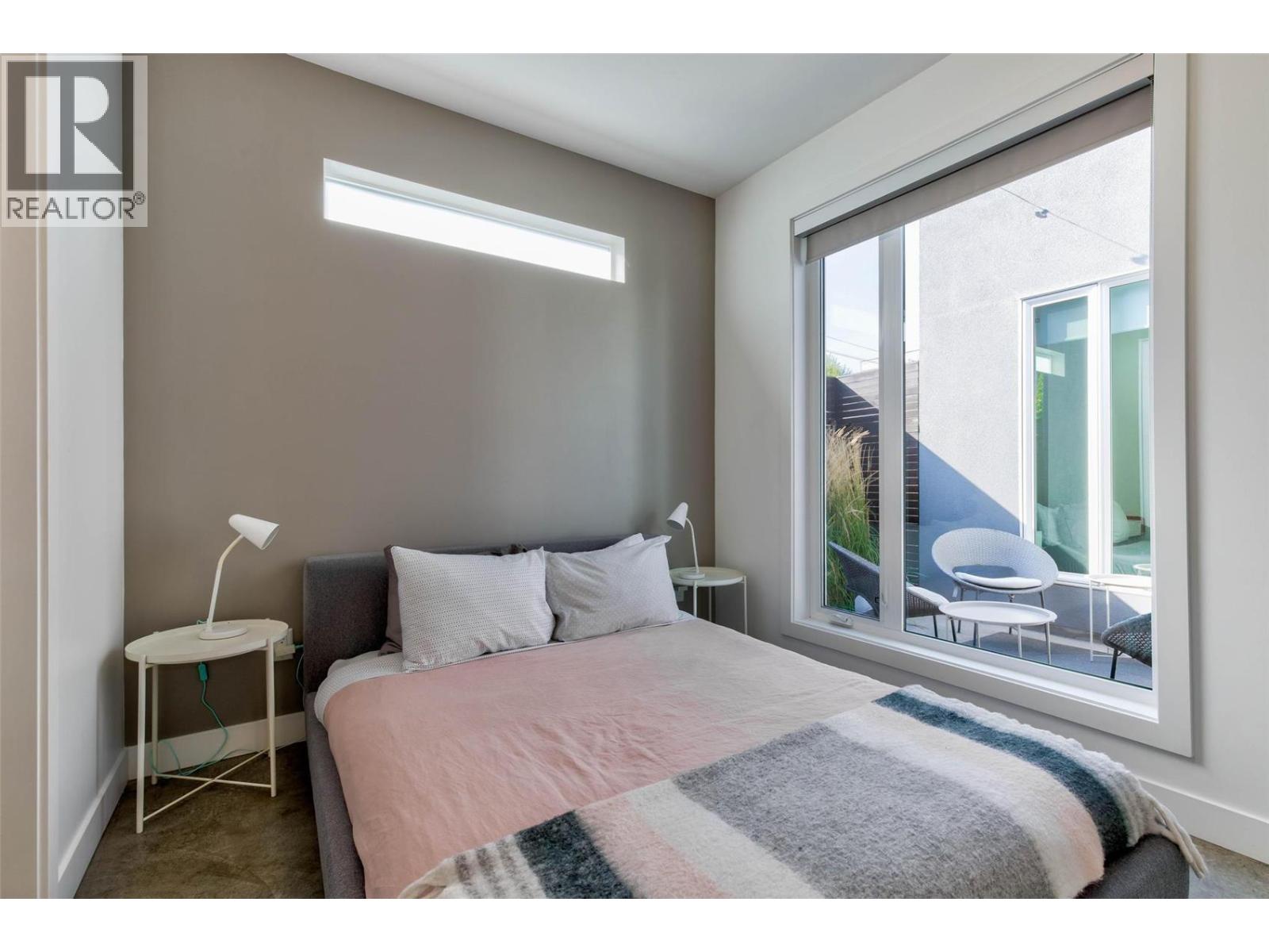 751 + 753 Martin Avenue N - 34