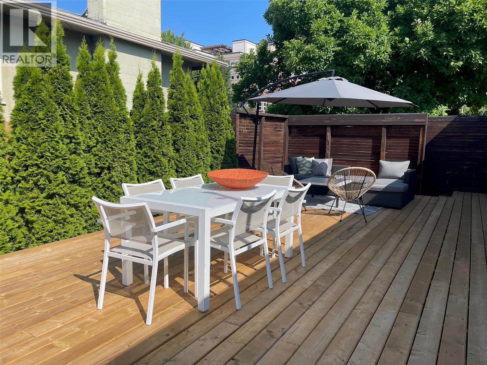 751 + 753 MARTIN AVENUE N - 19