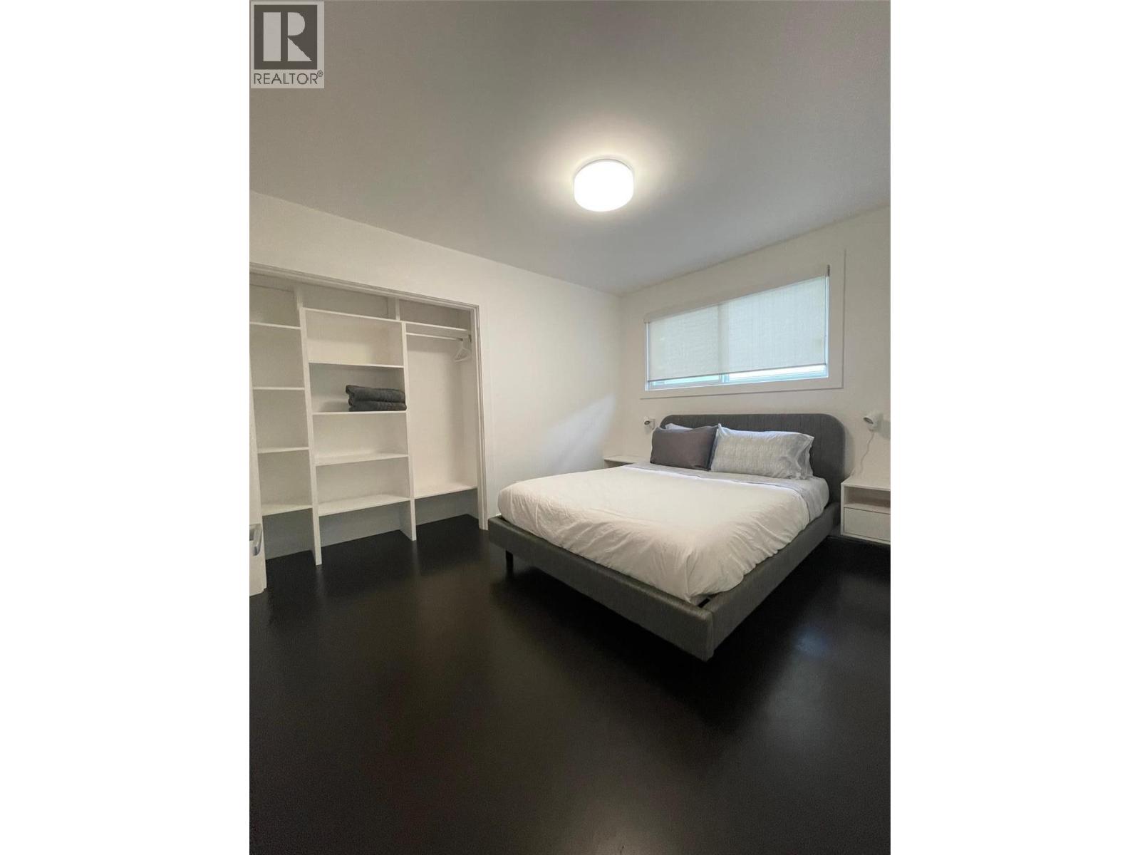 751 + 753 Martin Avenue N - 10