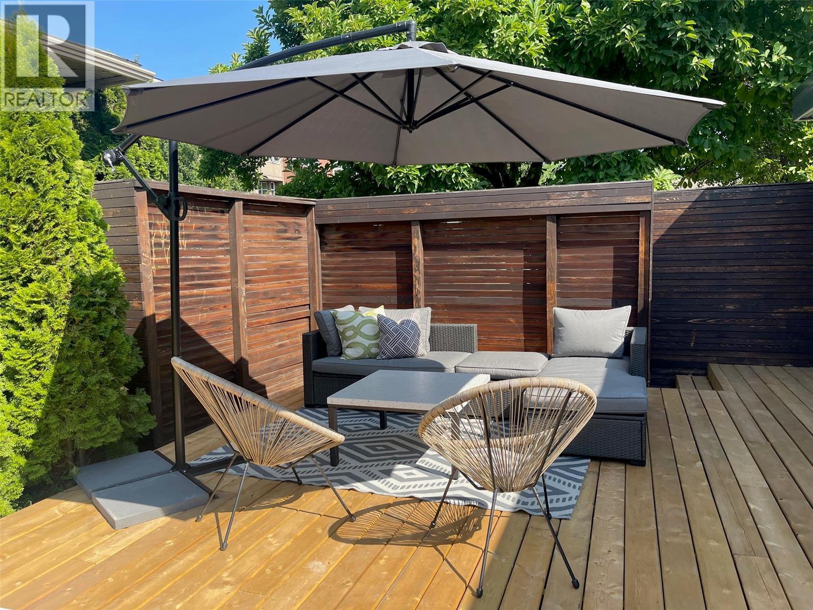 751 + 753 MARTIN AVENUE N - 22