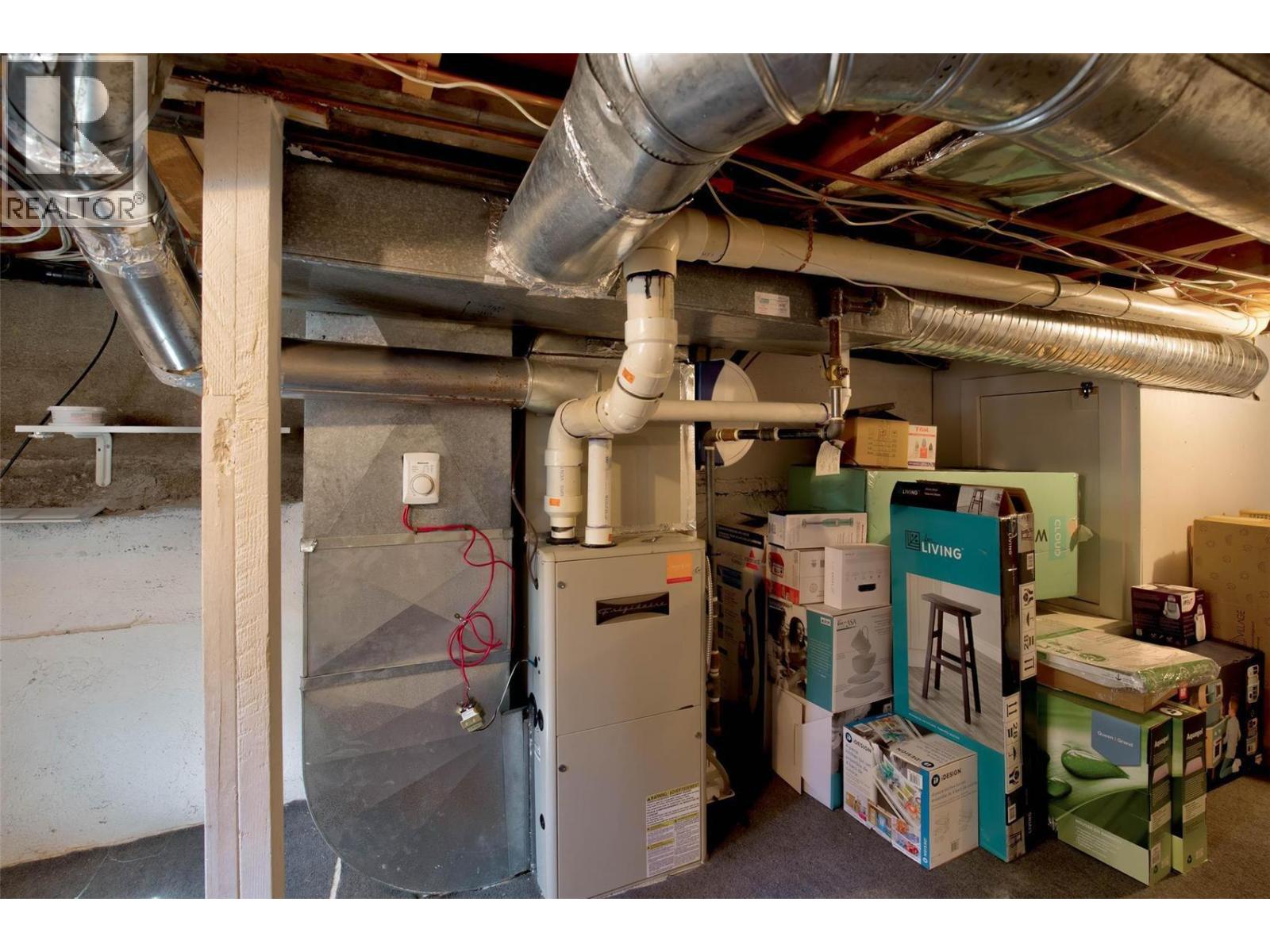 751 + 753 MARTIN AVENUE N - 18