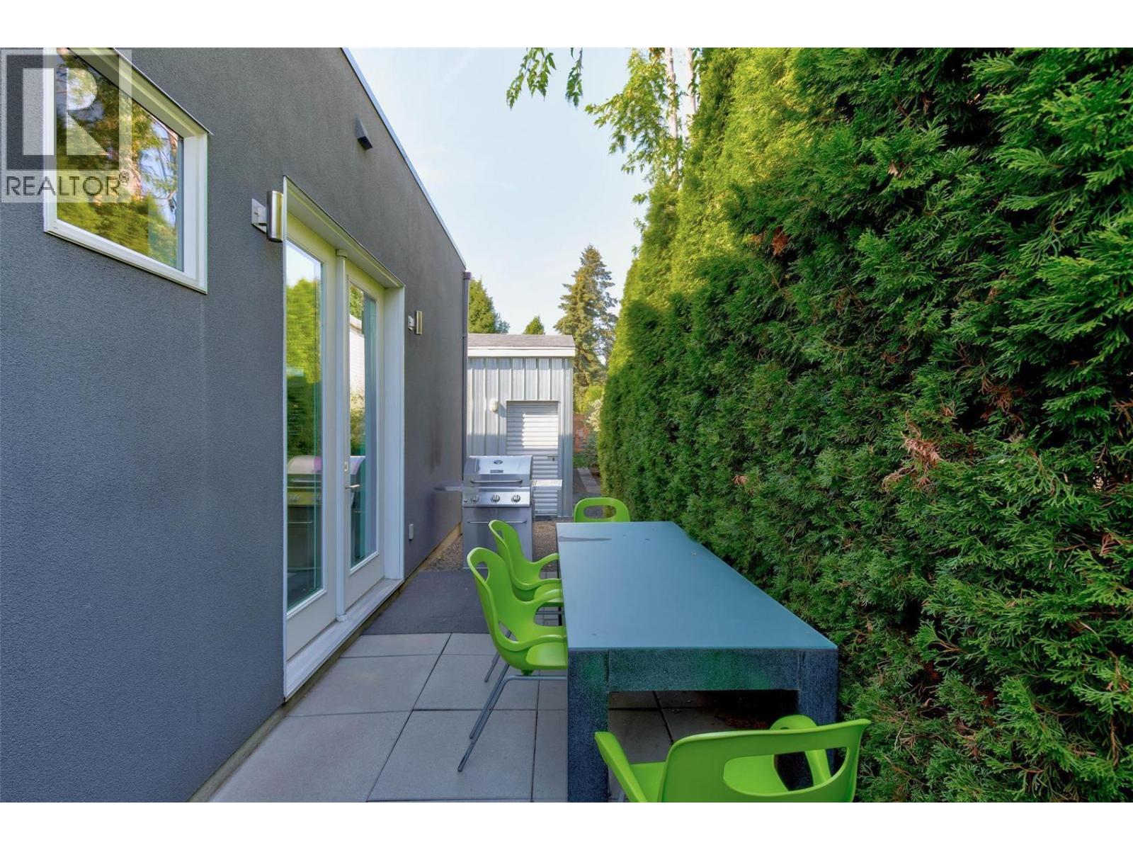 751 + 753 MARTIN AVENUE N - 41