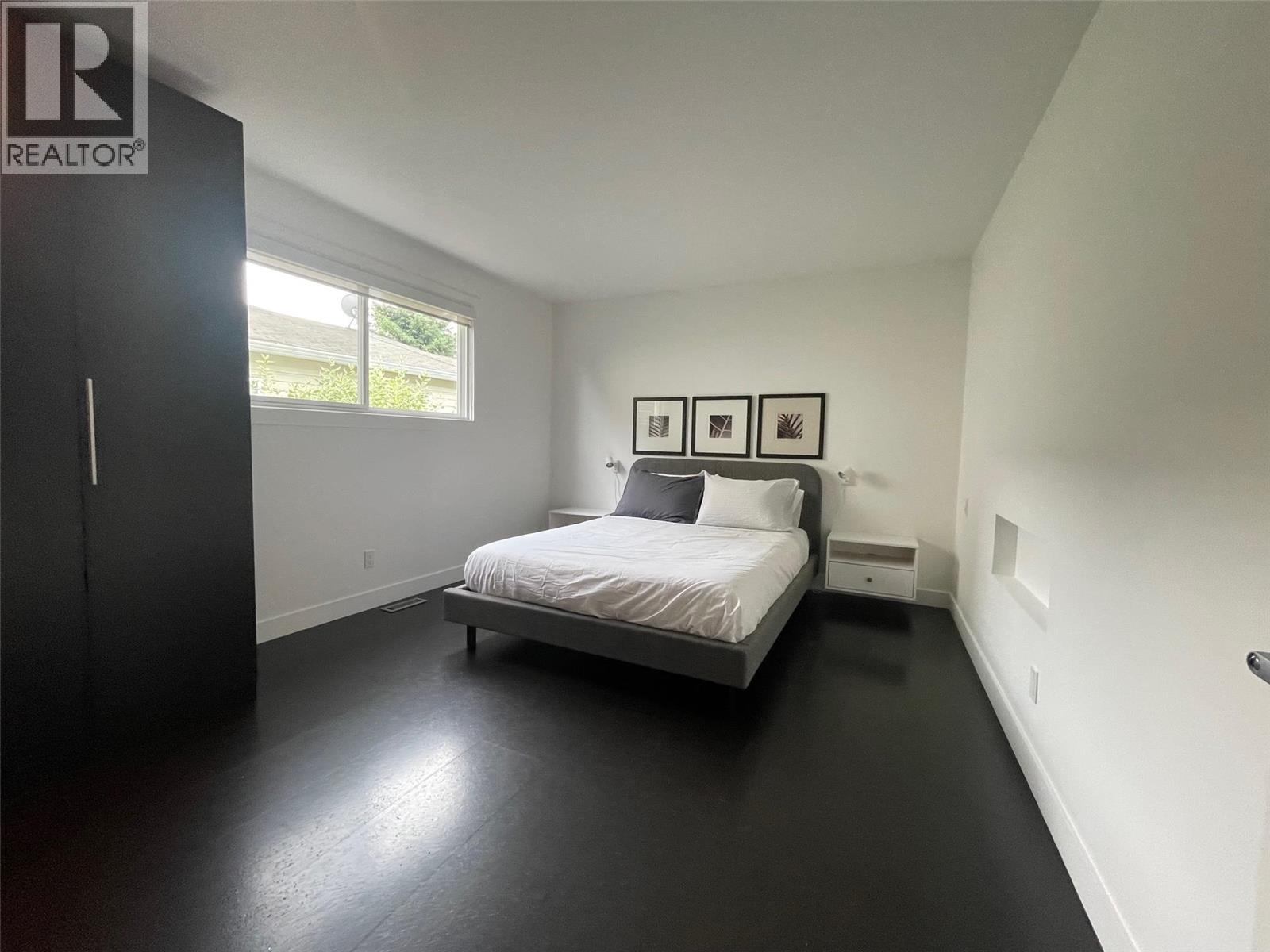 751 + 753 Martin Avenue N - 6