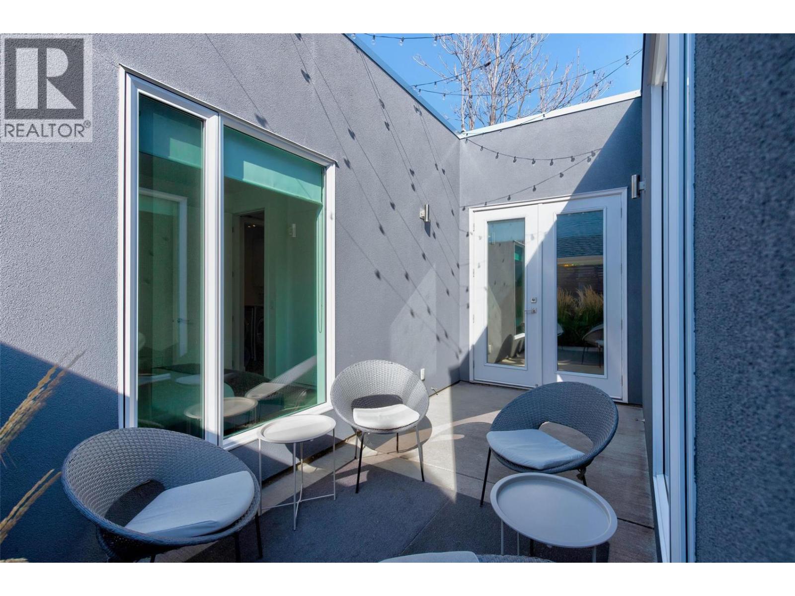 751 + 753 MARTIN AVENUE N - 37