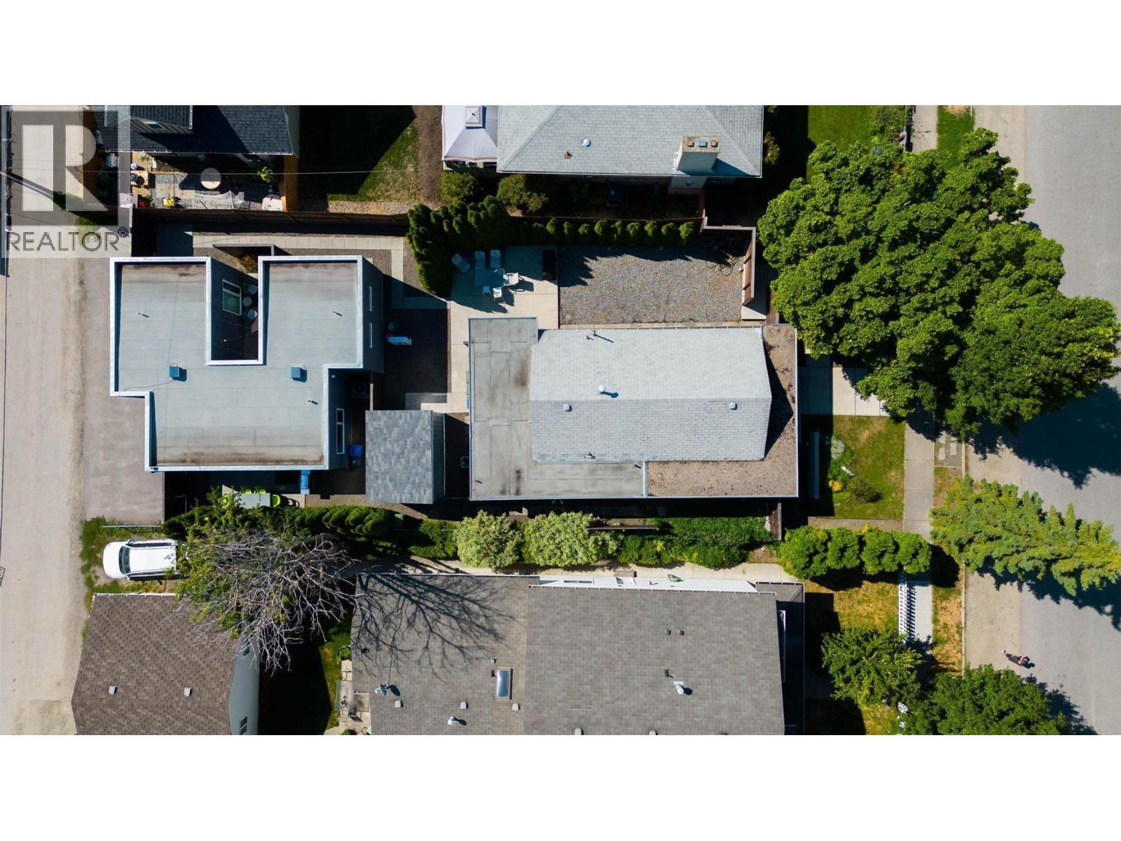 751 + 753 Martin Avenue N - 43