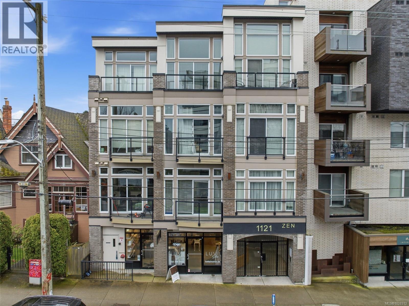 208 1121 Fort Street, Victoria