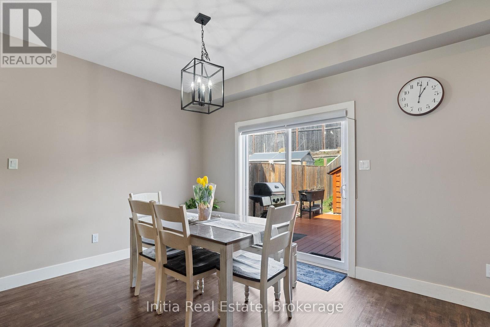 25 QUEENSWAY DRIVE - 10