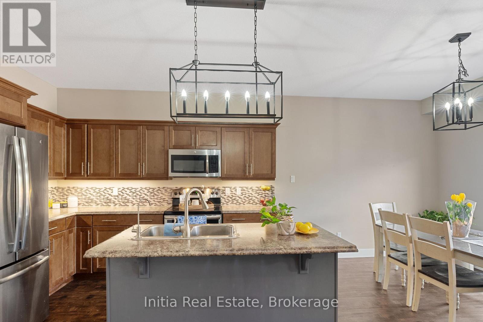 25 QUEENSWAY DRIVE - 12