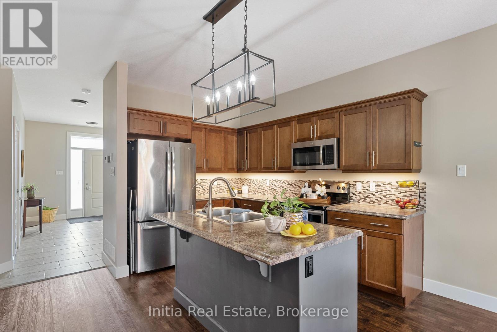 25 QUEENSWAY DRIVE - 13