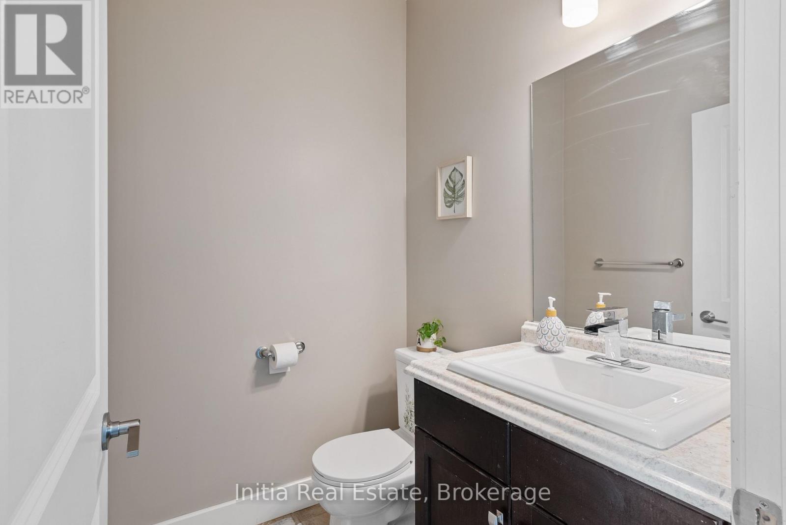 25 QUEENSWAY DRIVE - 19