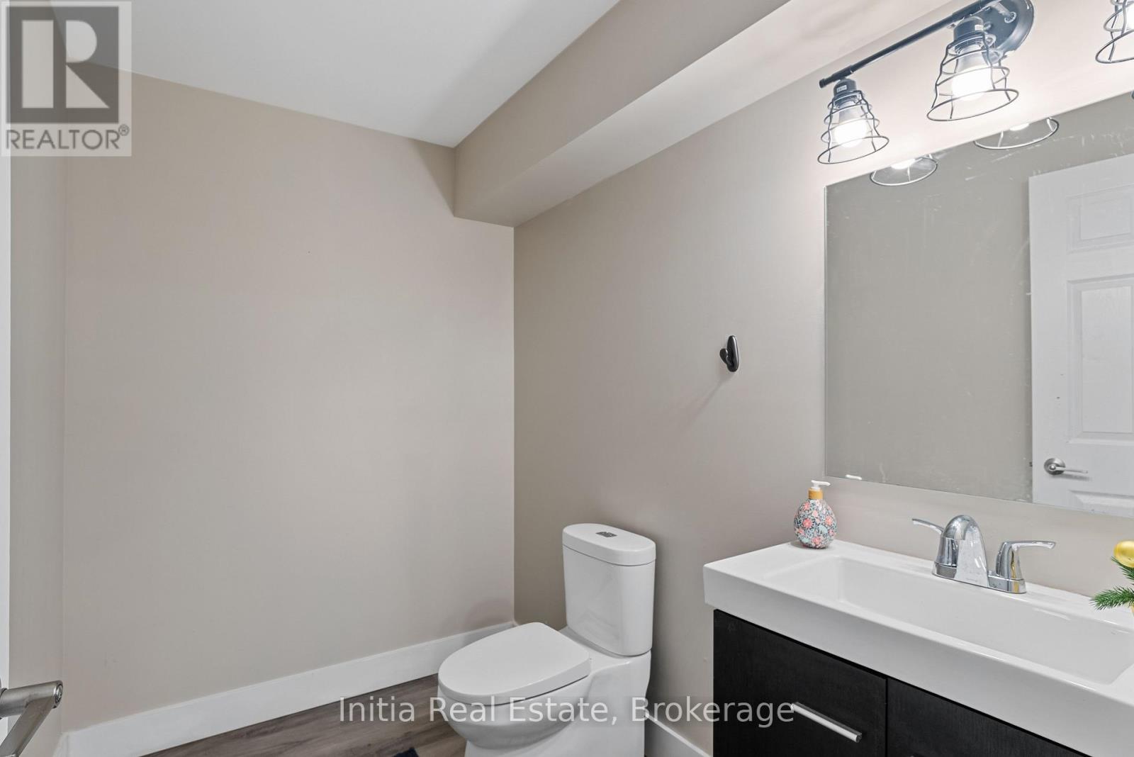 25 QUEENSWAY DRIVE - 30