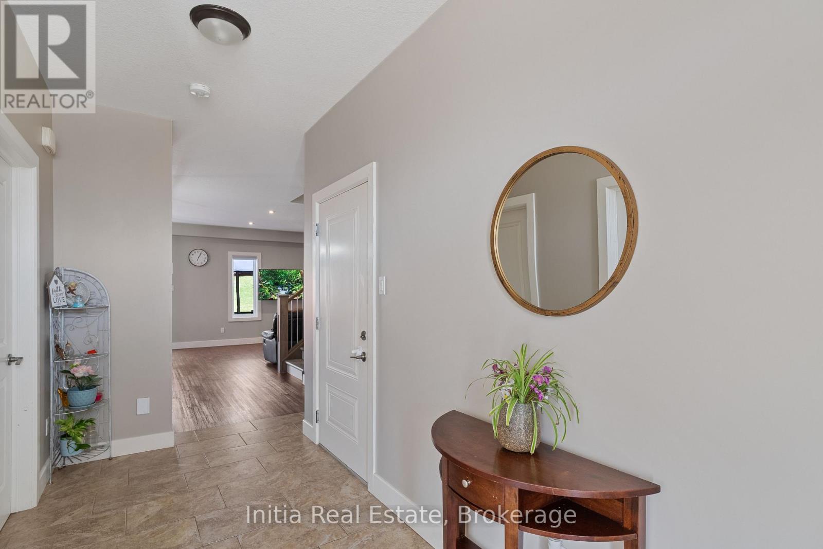 25 QUEENSWAY DRIVE - 5