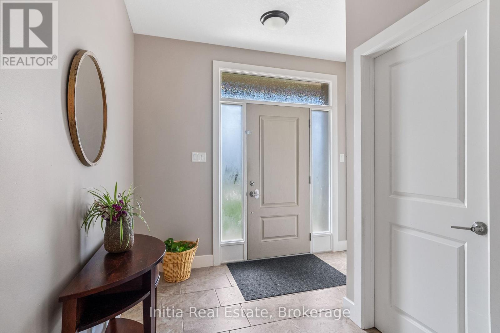 25 QUEENSWAY DRIVE - 6