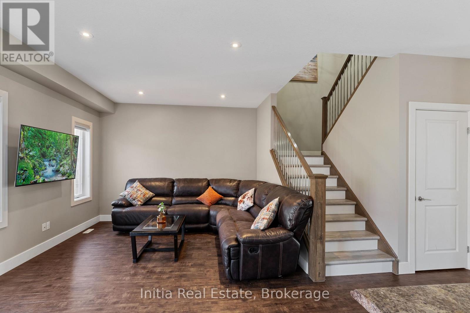 25 QUEENSWAY DRIVE - 8