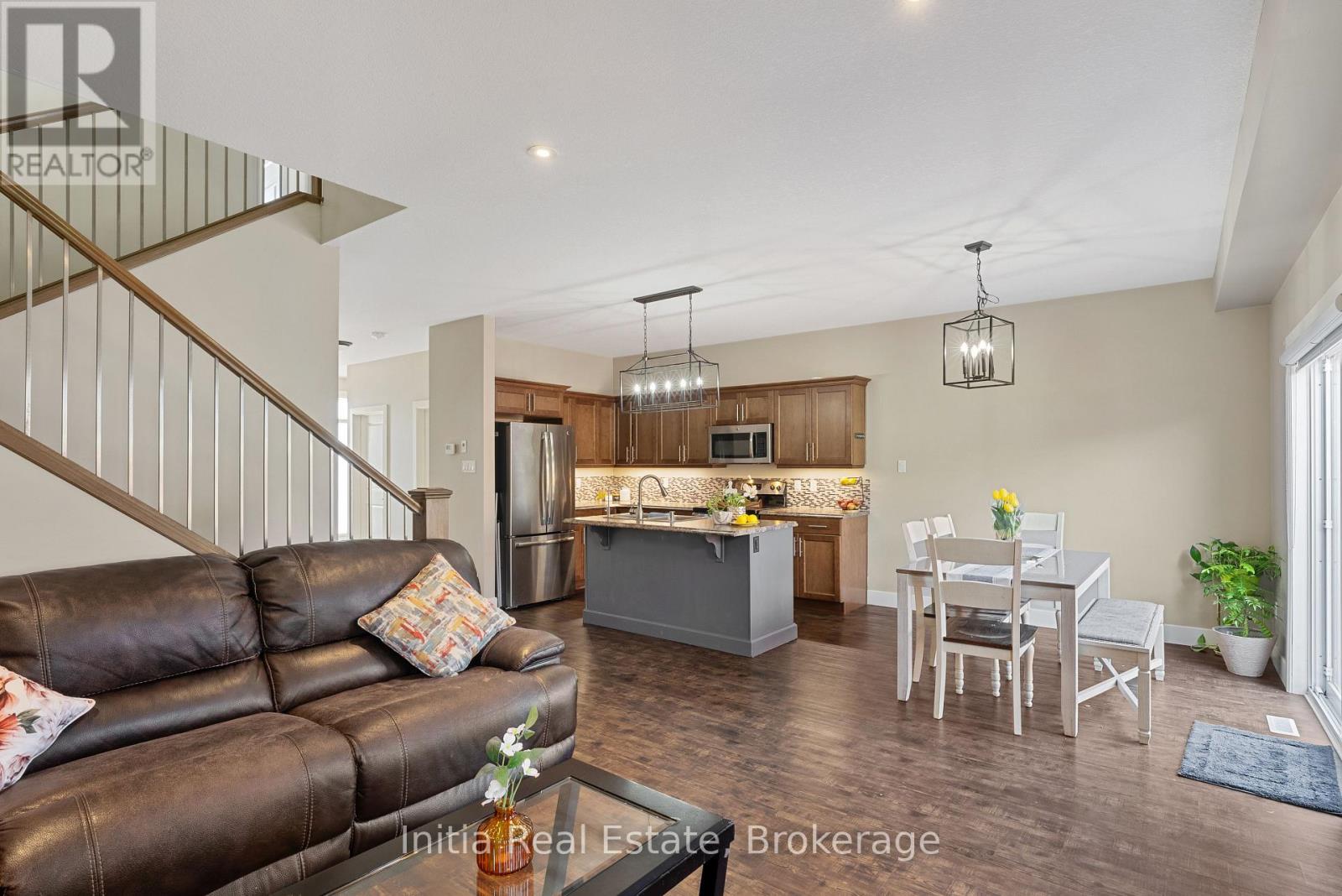 25 QUEENSWAY DRIVE - 9