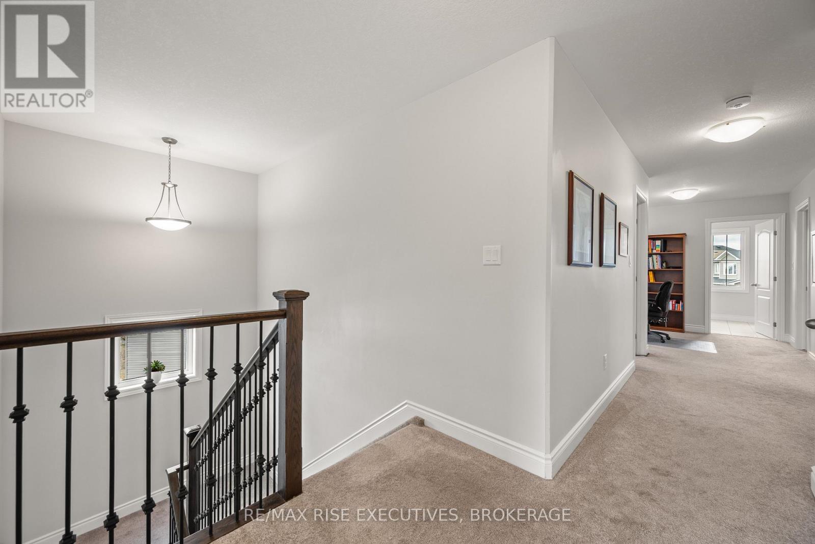 483 BETH CRESCENT — photo 25