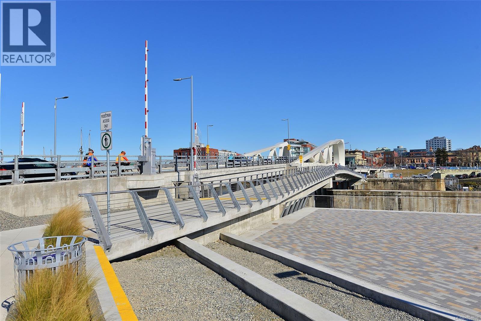 #607 930 YATES ST - 40