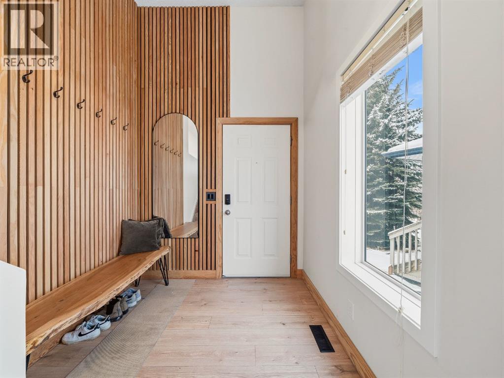 Single Family House Bi-level for Sale in  Everridge Way SW Evergreen Calgary 