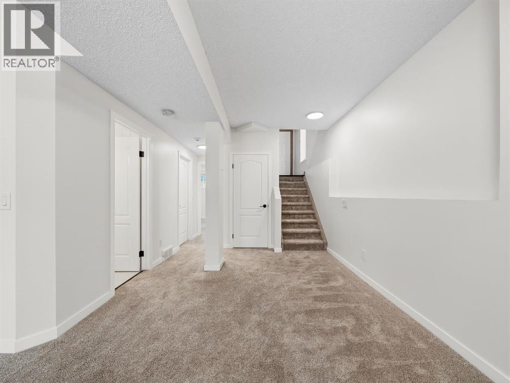 Single Family House Bi-level for Sale in  Everridge Way SW Evergreen Calgary 