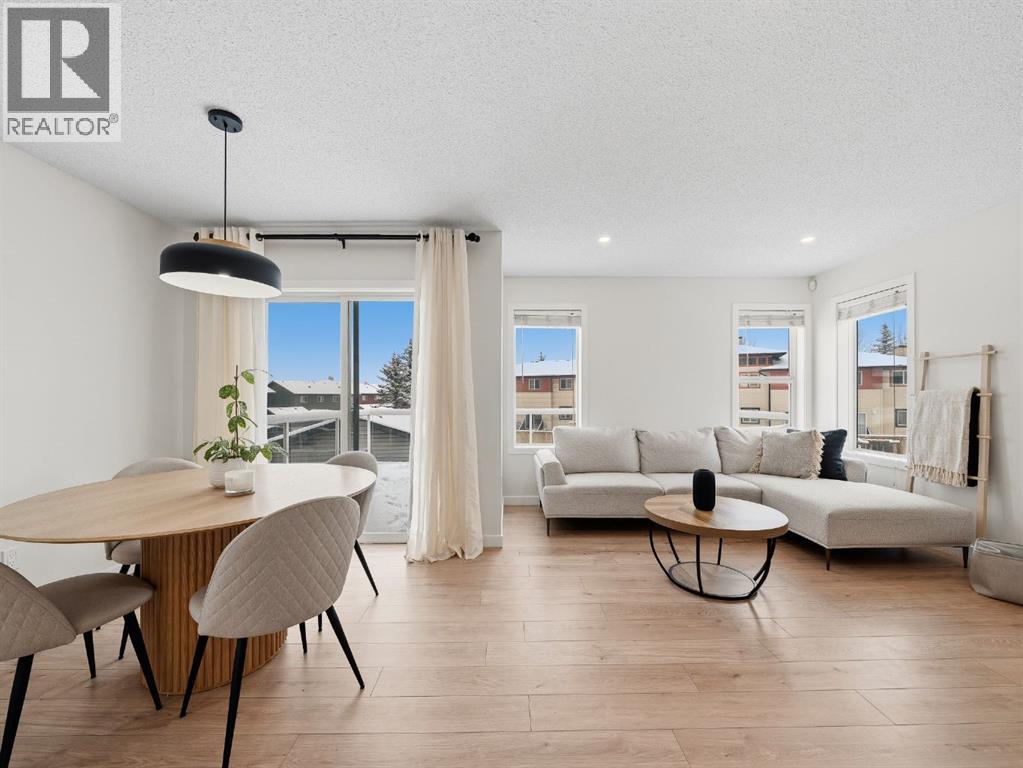 Single Family House Bi-level for Sale in  Everridge Way SW Evergreen Calgary 