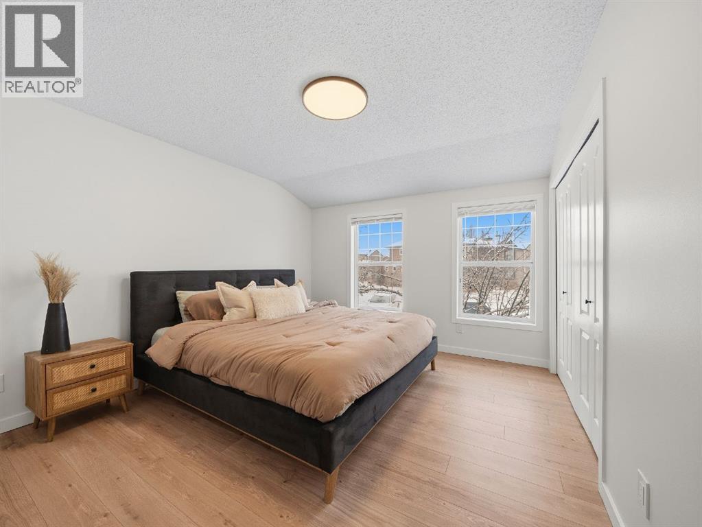 Single Family House Bi-level for Sale in  Everridge Way SW Evergreen Calgary 