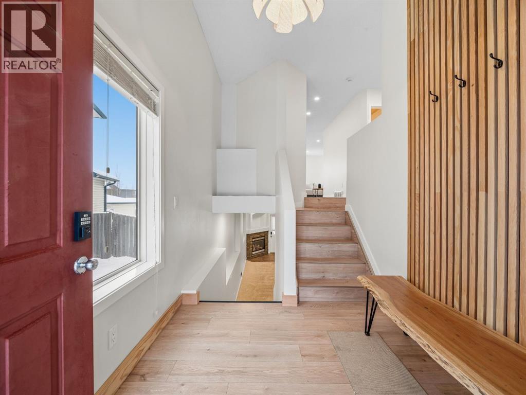 Single Family House Bi-level for Sale in  Everridge Way SW Evergreen Calgary 