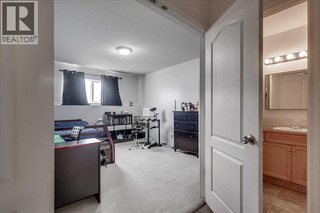 30 Kenny Close, Red Deer