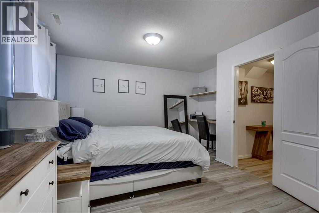 30 Kenny Close, Red Deer