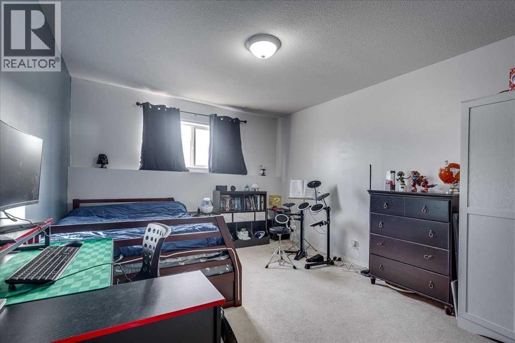 30 Kenny Close, Red Deer