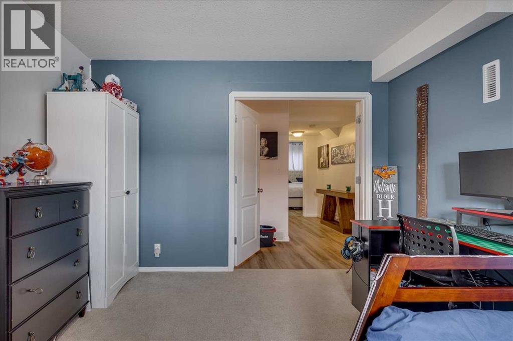 30 Kenny Close, Red Deer