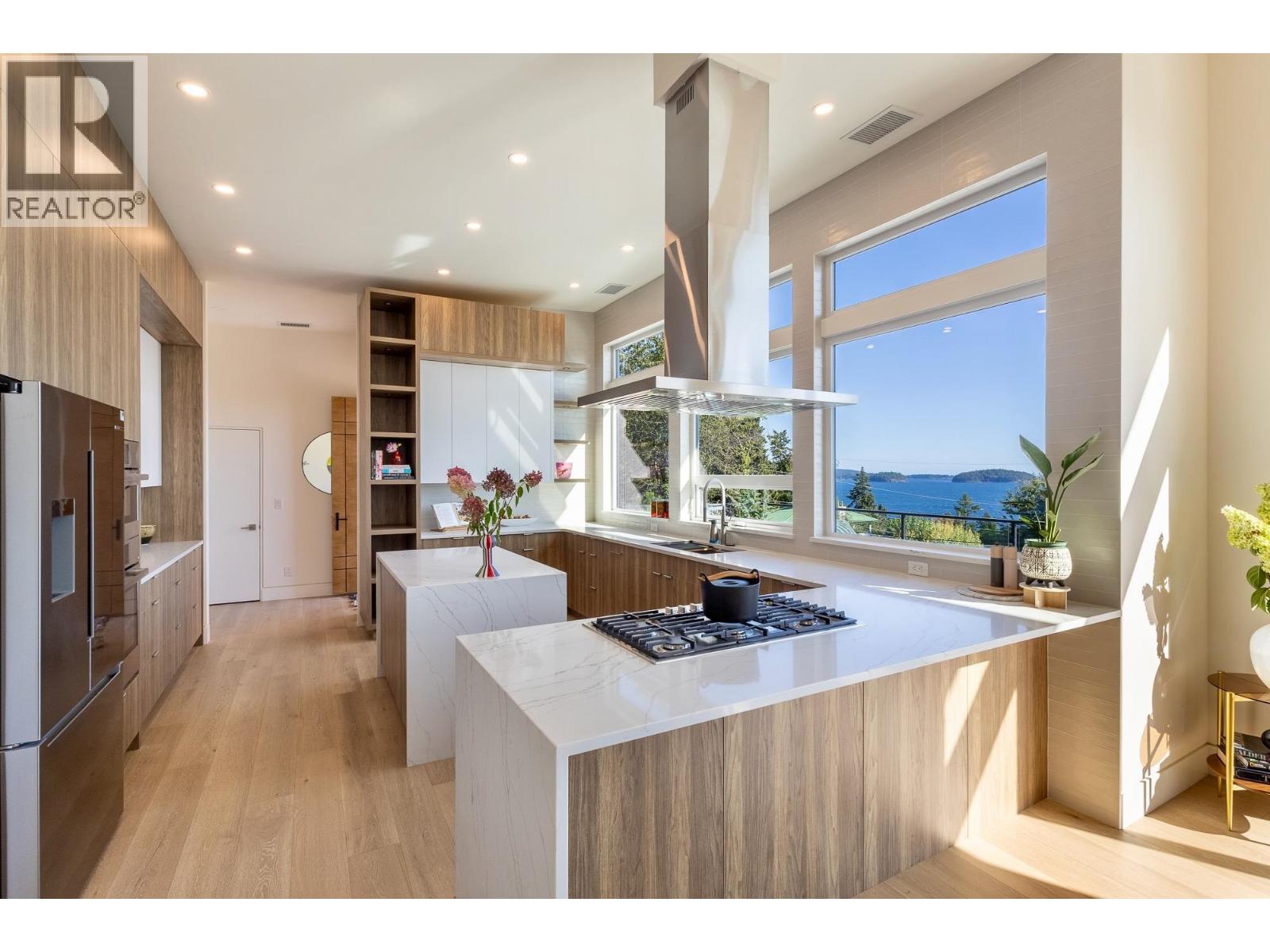 980 GOWER POINT ROAD, Gibsons