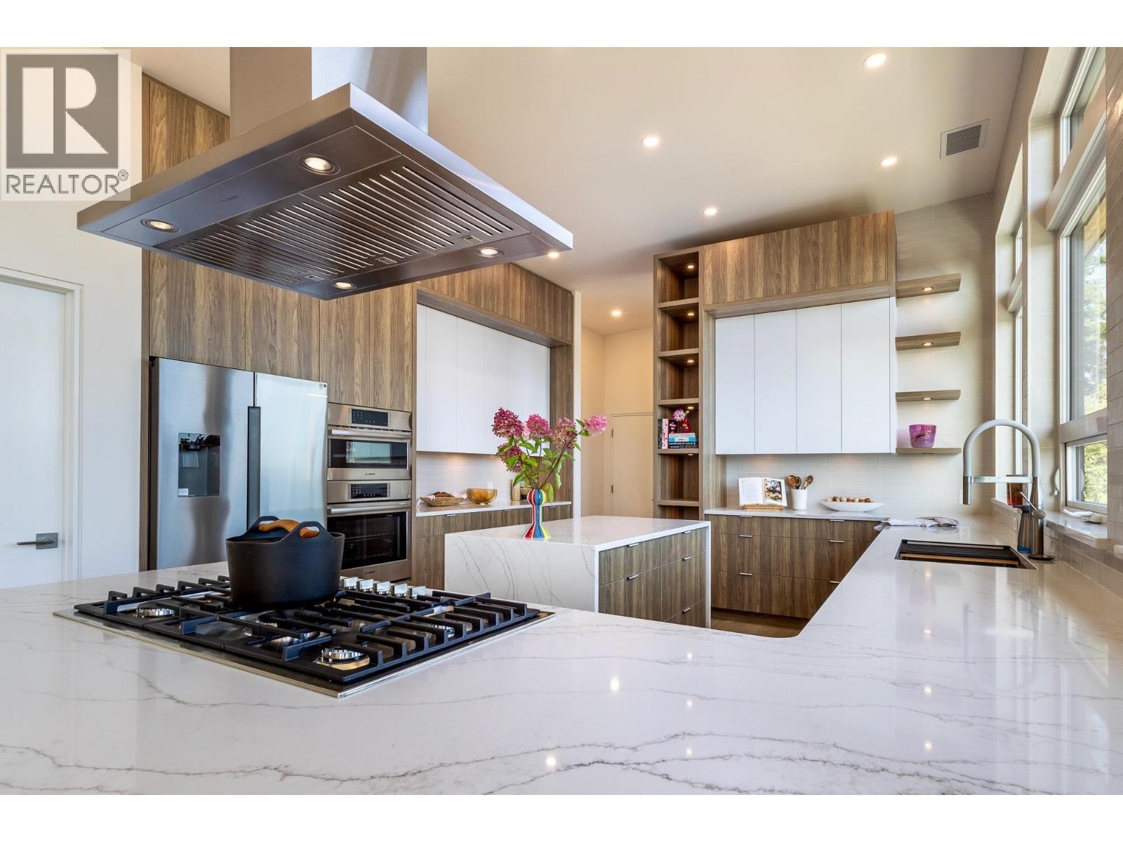 980 GOWER POINT ROAD, Gibsons