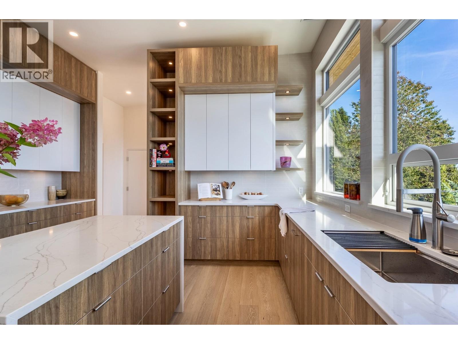 980 GOWER POINT ROAD, Gibsons