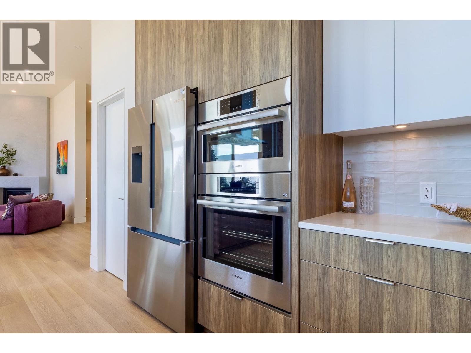 980 GOWER POINT ROAD, Gibsons