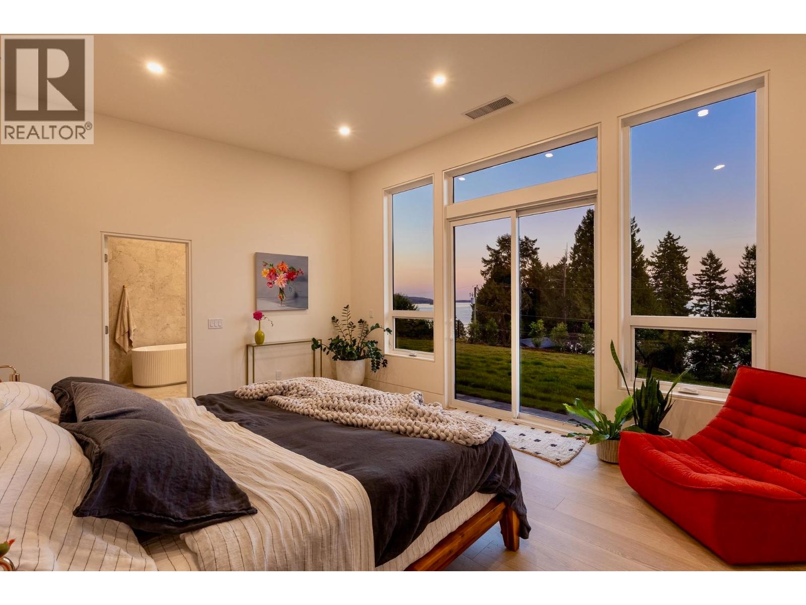 980 GOWER POINT ROAD, Gibsons