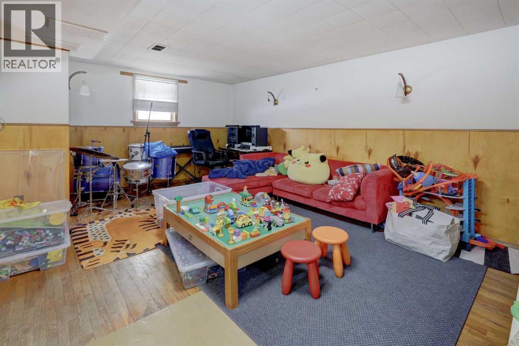 Single Family House Bungalow for Sale in   Avenue NE Winston Heights/Mountview Calgary 