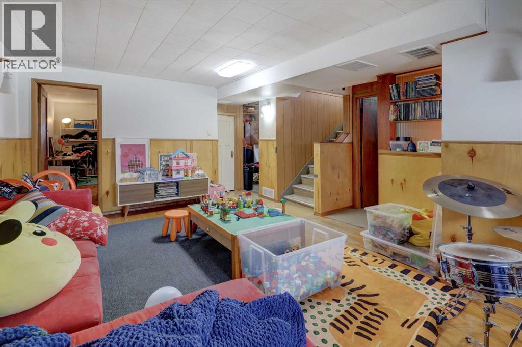 Single Family House Bungalow for Sale in   Avenue NE Winston Heights/Mountview Calgary 