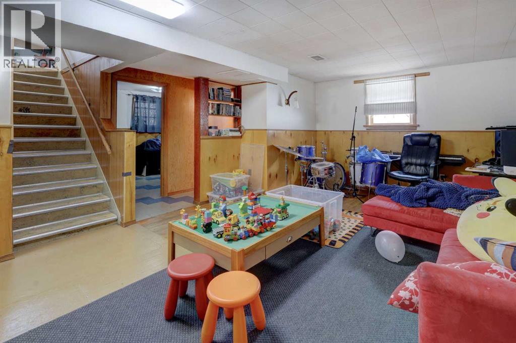 Single Family House Bungalow for Sale in   Avenue NE Winston Heights/Mountview Calgary 