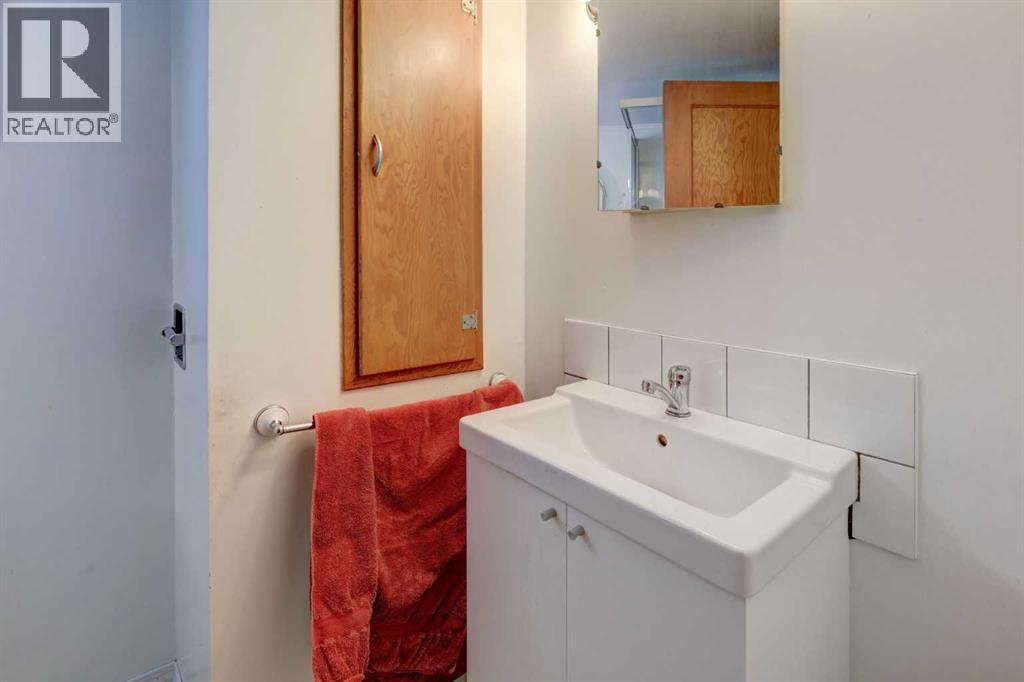 Single Family House Bungalow for Sale in   Avenue NE Winston Heights/Mountview Calgary 