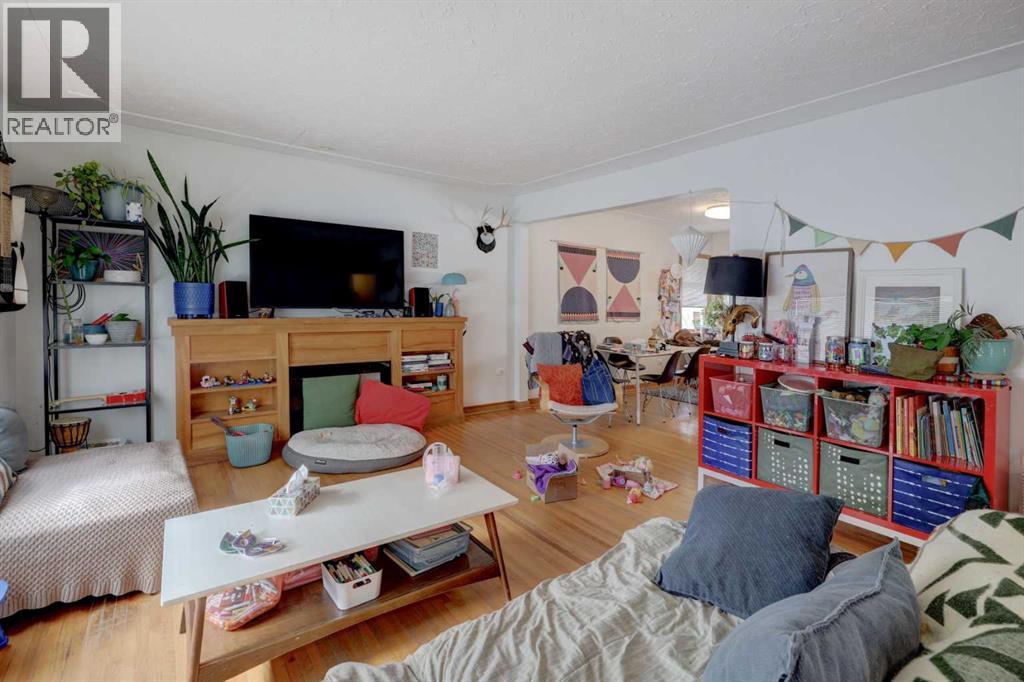 Single Family House Bungalow for Sale in   Avenue NE Winston Heights/Mountview Calgary 