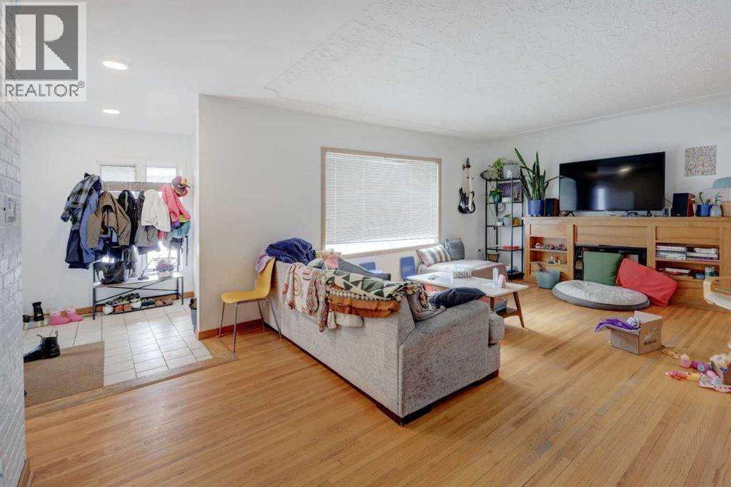 Single Family House Bungalow for Sale in   Avenue NE Winston Heights/Mountview Calgary 